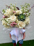 Flower arrangement "Amelia Hatbox"