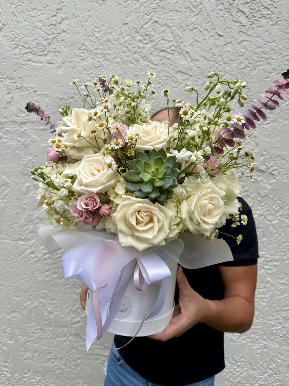 Flower arrangement "Amelia Hatbox"