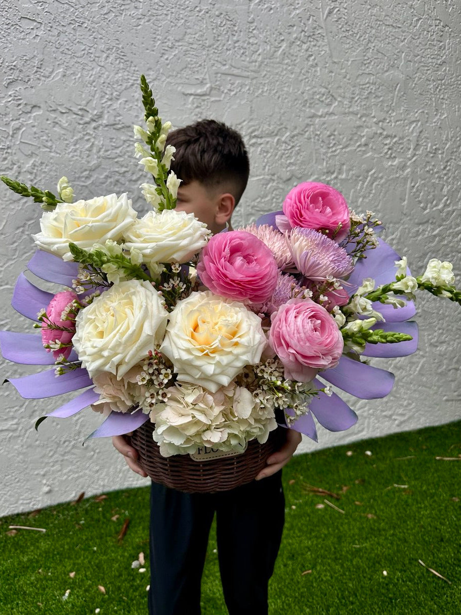 Flower arrangement "Andrea Basket"