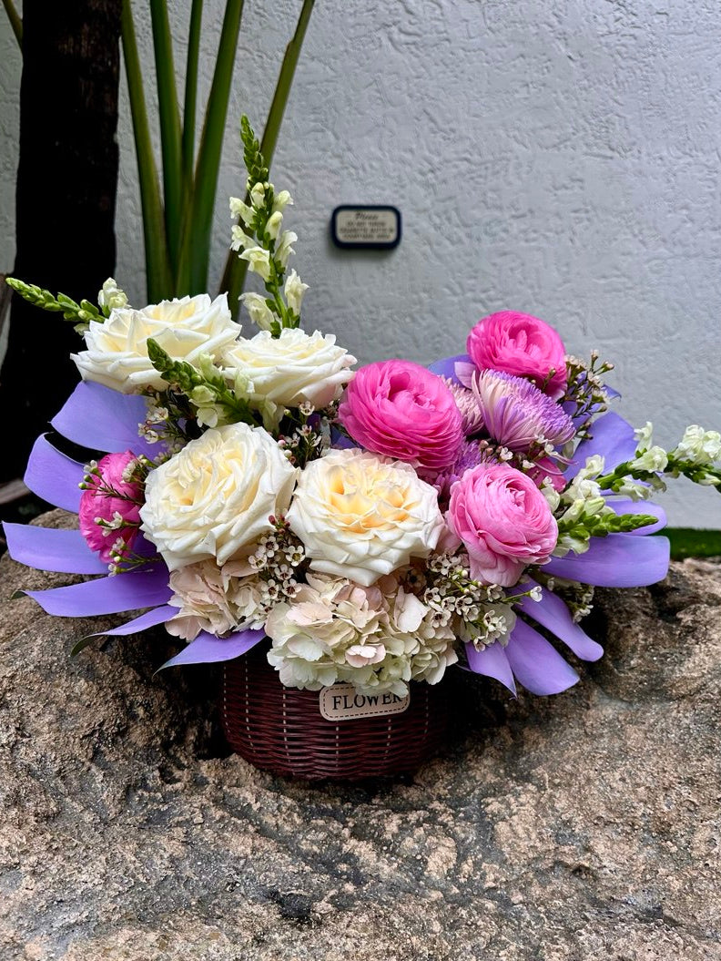 Flower arrangement "Andrea Basket"