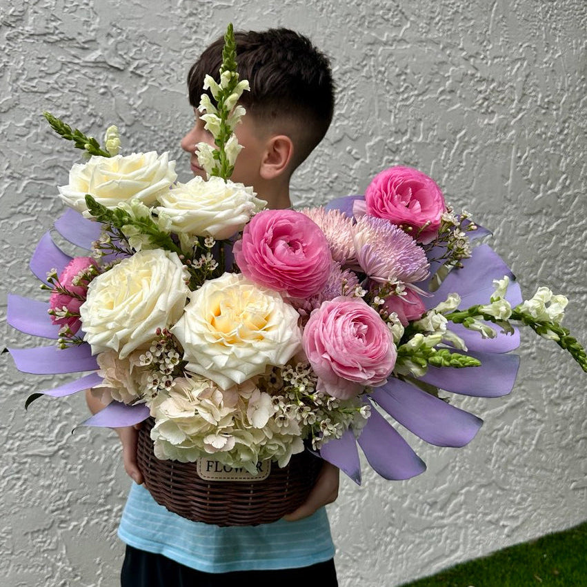 Flower arrangement "Andrea Basket"